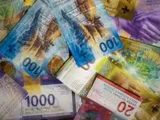 Swiss vote places right to use cash in country's constitution