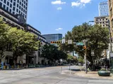 Austin’s surge of new housing construction drove down rents